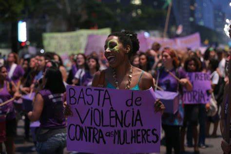 Lei de proteção a mulheres no brasil