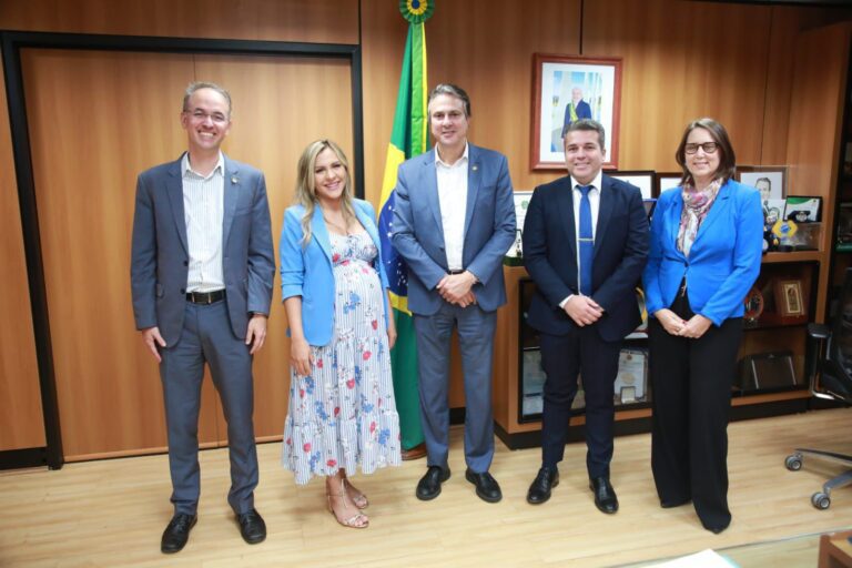 Prefeito de Tucuruí em reunião do MEC