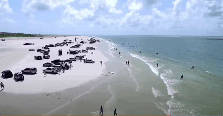 Praia do Atalaia em Salinas